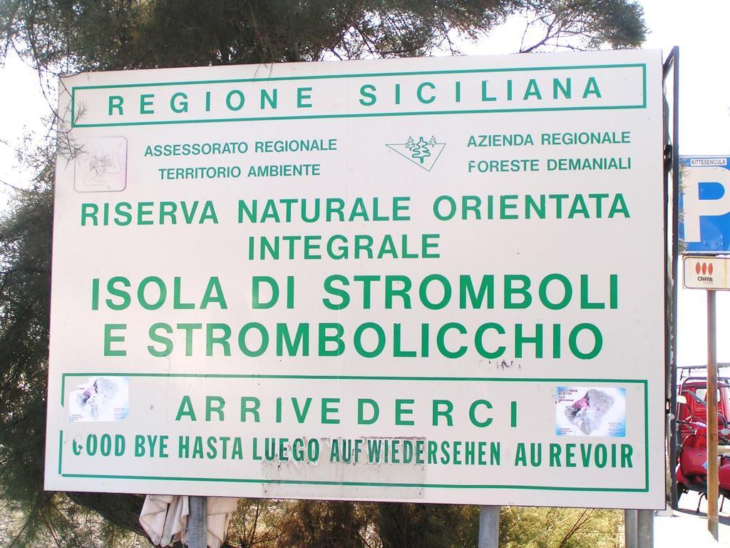 Villa Ginestra Sulla Spiaggia Di سترومبولي الغرفة الصورة