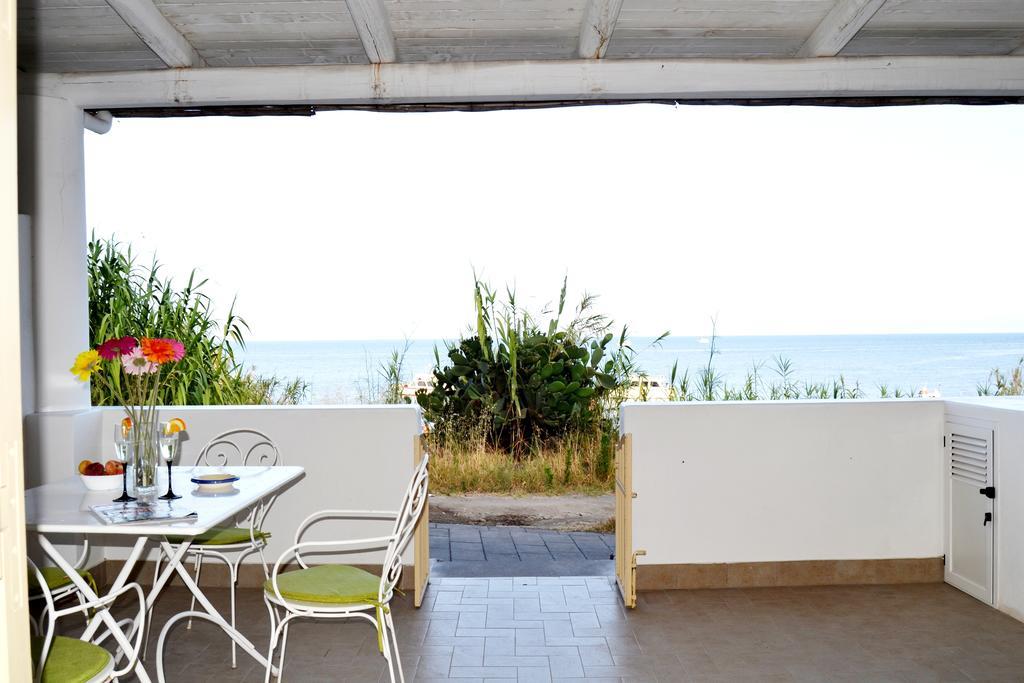 Villa Ginestra Sulla Spiaggia Di سترومبولي المظهر الخارجي الصورة